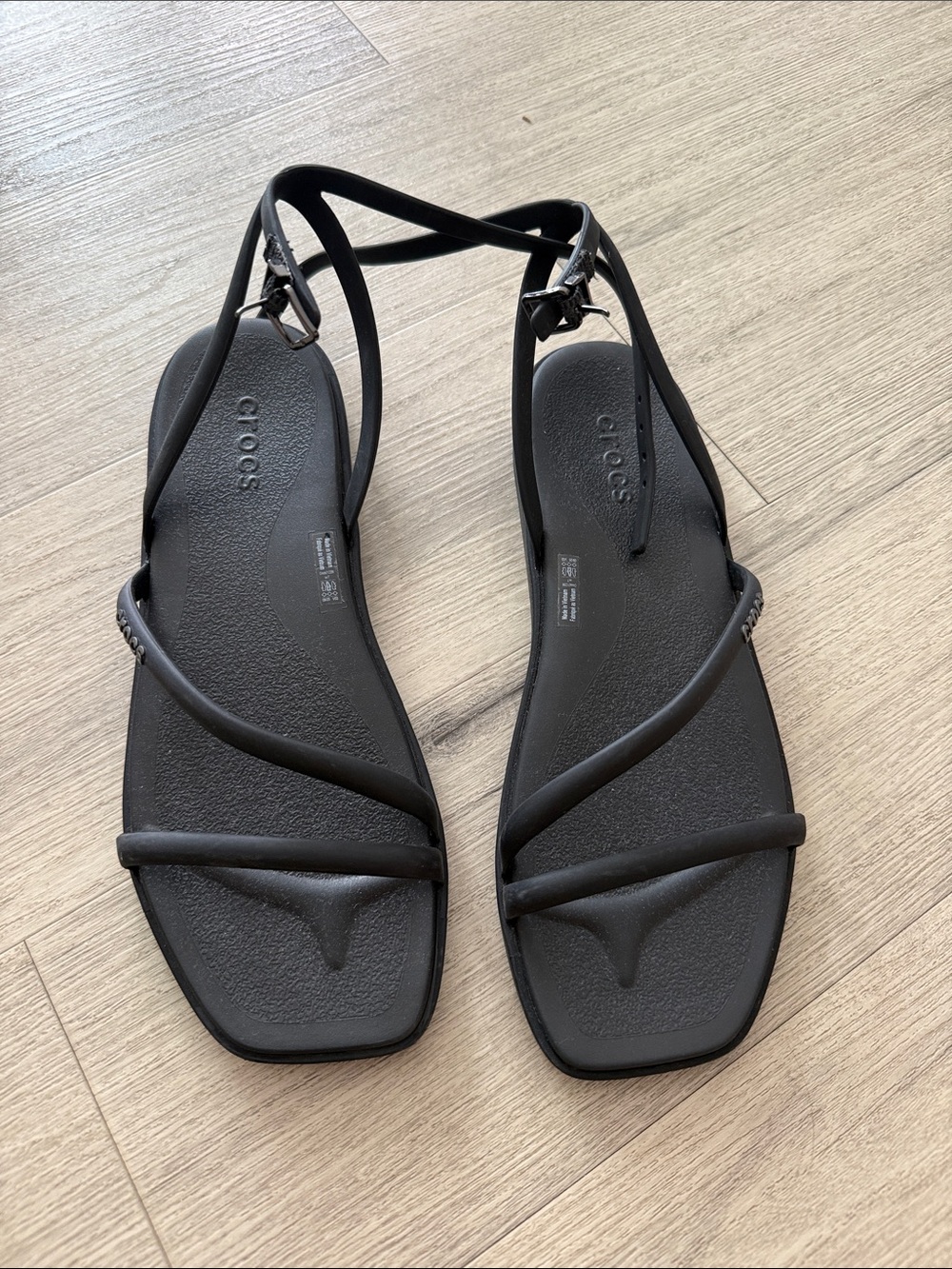 CROCS Women's Black Minimalist Strappy Sandals